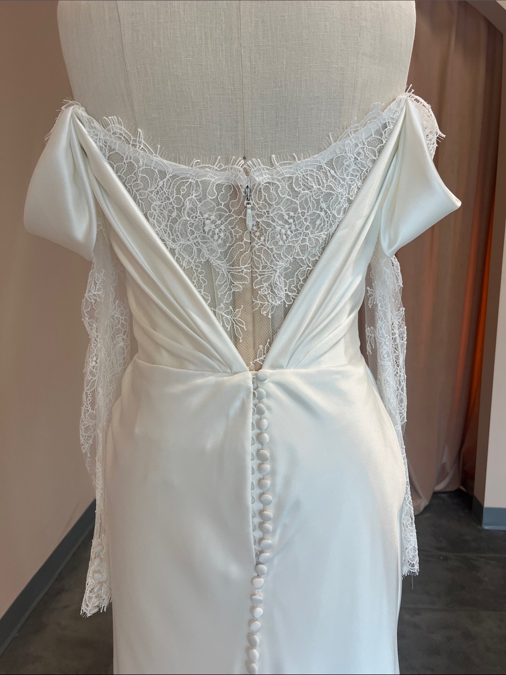 Watters ‘Harlow’ Gown - Picture 3 of 8
